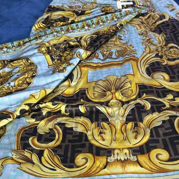 FENDACE GOWN - Picture 10 of 16